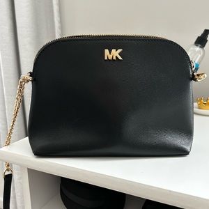 Micheal Kors black crossbody purse